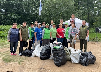 Сотрудники Росприроднадзора приняли участие в очистке от мусора береговой полосы и дна Голубых озер в г. Казани